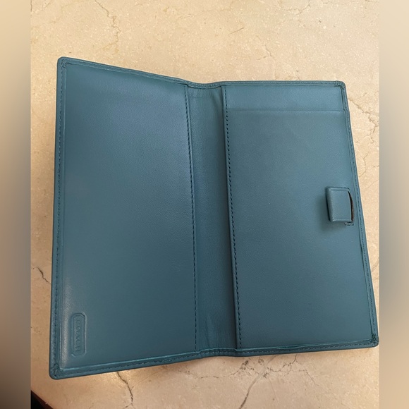 Coach - Picture 6 of 6